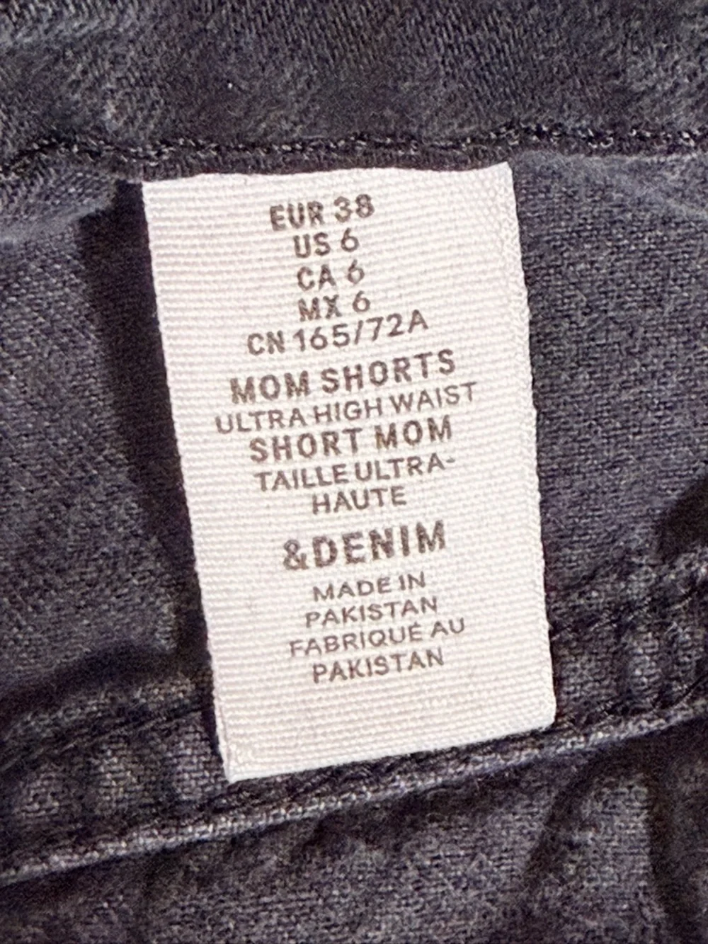H&M Ultra High Waist Distressed Mom Jean Shorts Sz 6